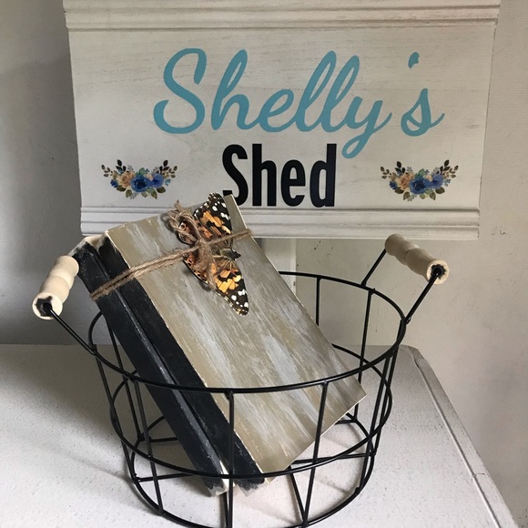 (2) Wire Baskets With Wooden Handles - Picture 6 of 10